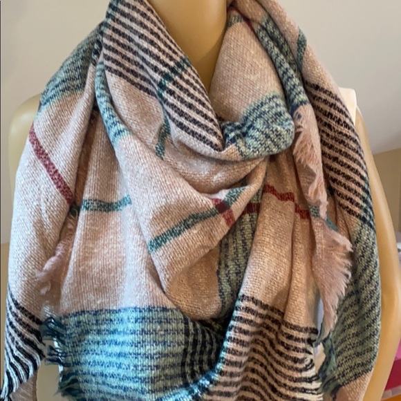 Triangle Blanket Scarf - Picture 3 of 4